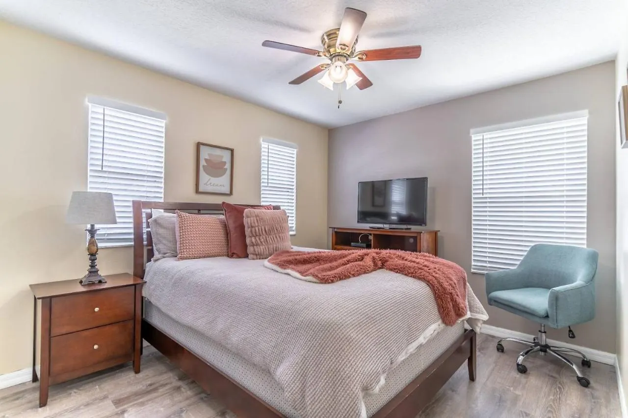 185 Winwood Bay Villa Davenport United States